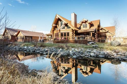 River Crest Cabin