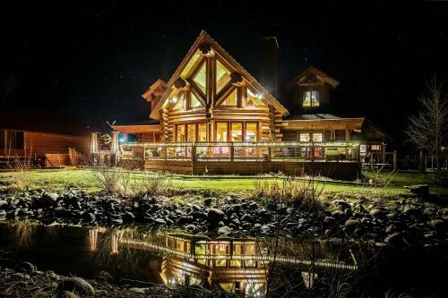 River Crest Cabin