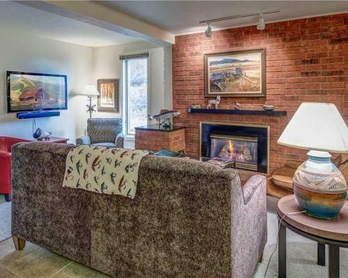 Bear Claw 102 (condo)