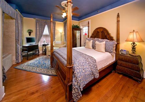 Bed & Breakfast Cedar House Inn