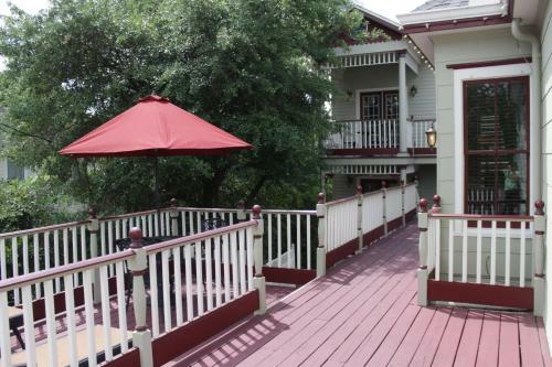 Bed & Breakfast Cedar House Inn