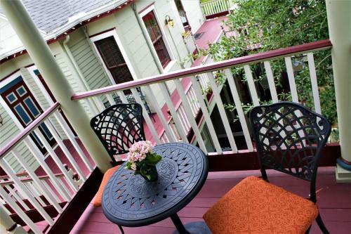 Bed & Breakfast Cedar House Inn