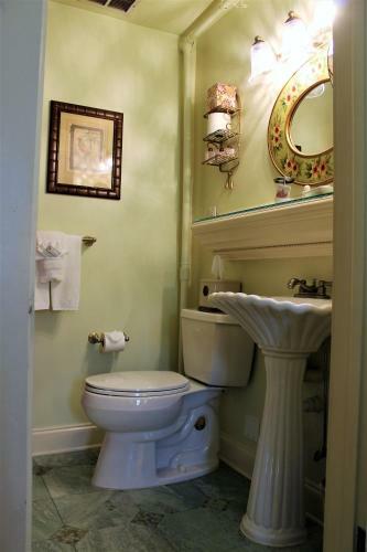 Bed & Breakfast Cedar House Inn