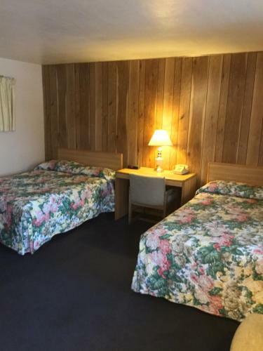Parkway Motel