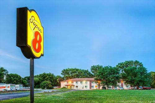 Hotel Super 8 By Wyndham Blair