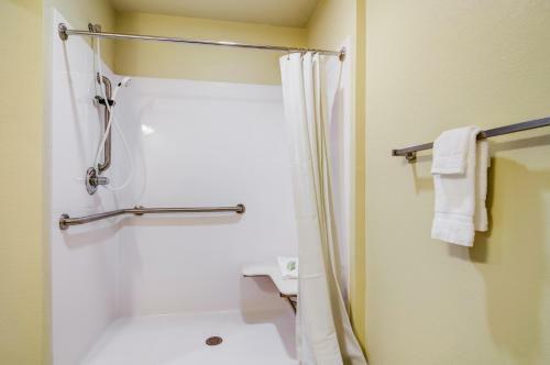 Hotel Castle Rock Inn & Suites - Quinter