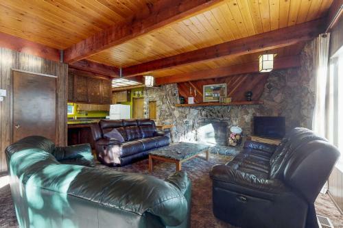 Pond View Lodge