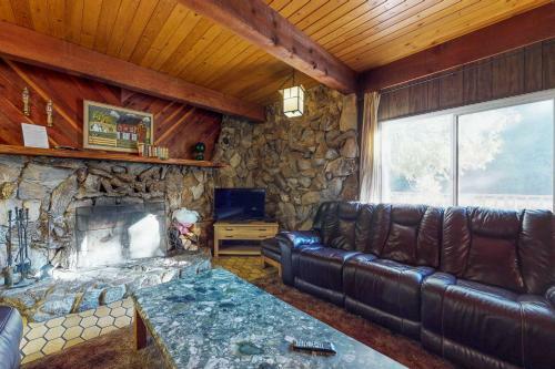 Pond View Lodge
