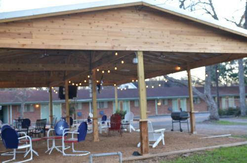 The Oak Motel