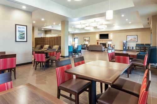 Hotel Comfort Suites Brookings