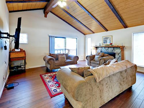 3294 Pine Hill Rd Home