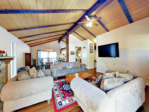 3294 Pine Hill Rd Home