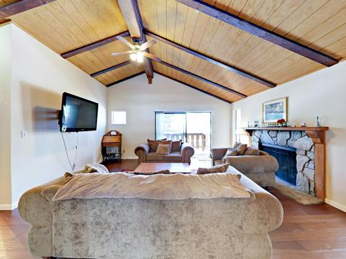 3294 Pine Hill Rd Home