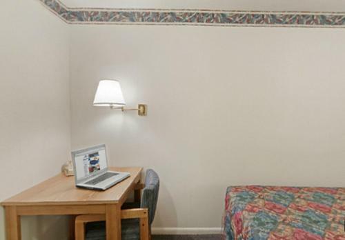 Posada Americas Best Value Inn Belleville