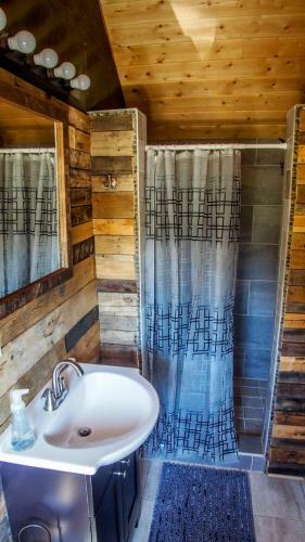 Glacier Creek Cabins
