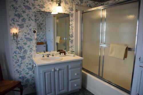 Martin Hill Inn Bed & Breakfast