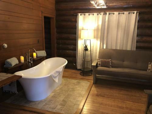 Hotel White Pines Resort