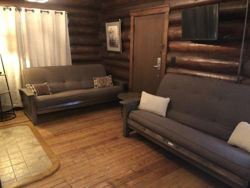 Hotel White Pines Resort