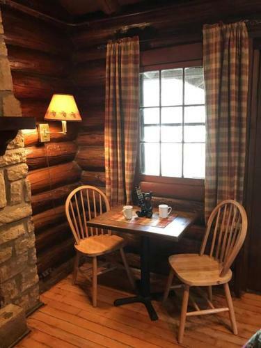 Hotel White Pines Resort