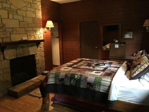 Hotel White Pines Resort