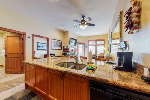 Eagle Springs East 107: Lady Fern Suite