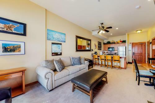 Eagle Springs East 107: Lady Fern Suite