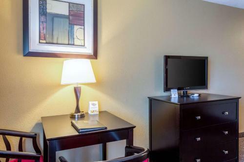 Hotel Aloha Inn & Suites