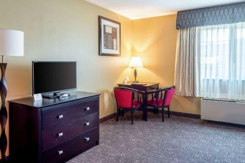 Hotel Aloha Inn & Suites