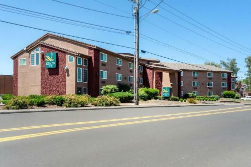 Hotel Aloha Inn & Suites