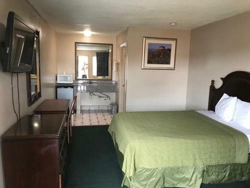 Hotel Travelers Inn