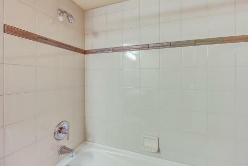 Eagle Springs East 402: Buffaloberry Suite