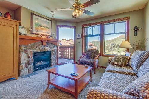 Eagle Springs East 402: Buffaloberry Suite