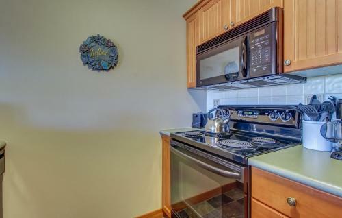 Eagle Springs East 402: Buffaloberry Suite