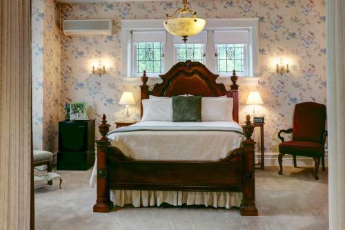 Olde Square Inn Bed And Breakfast