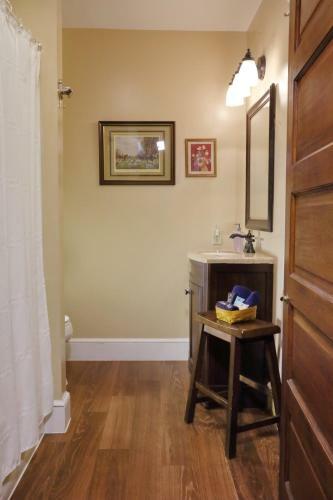 Olde Square Inn Bed And Breakfast
