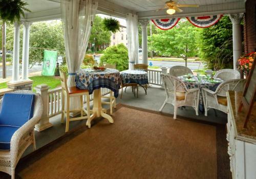 Olde Square Inn Bed And Breakfast