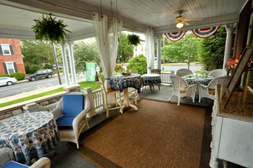 Olde Square Inn Bed And Breakfast