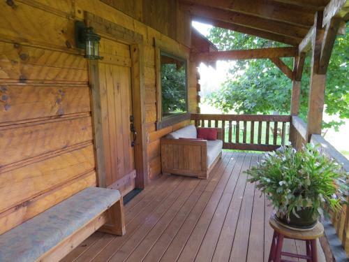 Lodge Southern Comfort Lakeside Cabin Resort