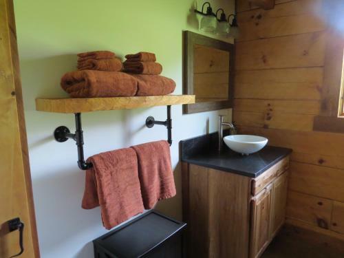 Lodge Southern Comfort Lakeside Cabin Resort