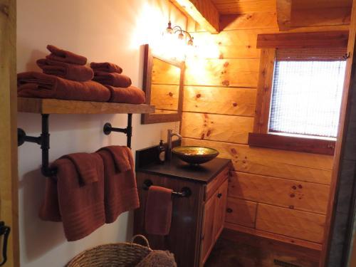 Lodge Southern Comfort Lakeside Cabin Resort