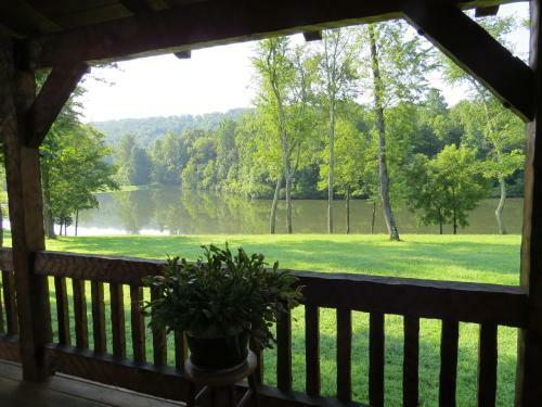 Lodge Southern Comfort Lakeside Cabin Resort