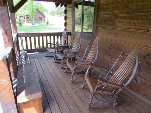 Lodge Southern Comfort Lakeside Cabin Resort
