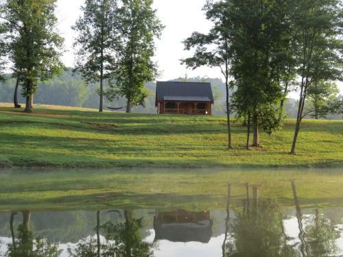 Lodge Southern Comfort Lakeside Cabin Resort