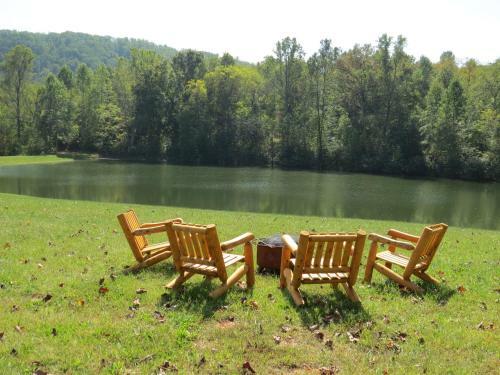 Lodge Southern Comfort Lakeside Cabin Resort