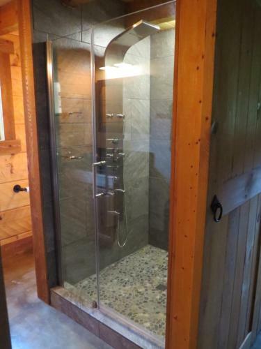 Lodge Southern Comfort Lakeside Cabin Resort