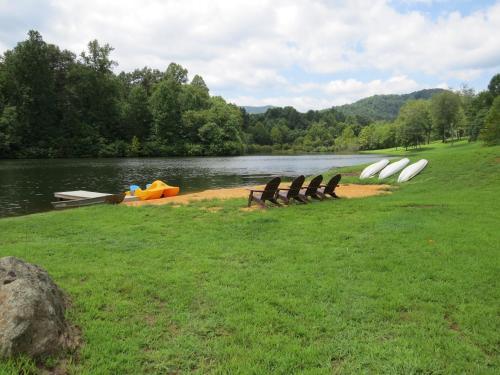 Lodge Southern Comfort Lakeside Cabin Resort