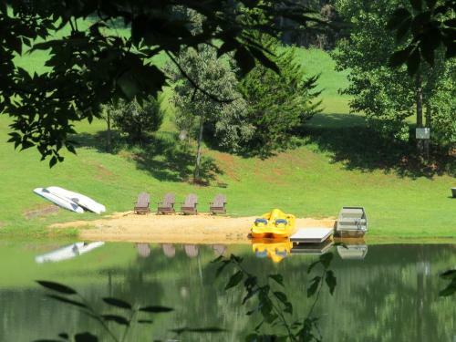 Lodge Southern Comfort Lakeside Cabin Resort