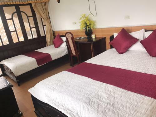 The Long Hotel