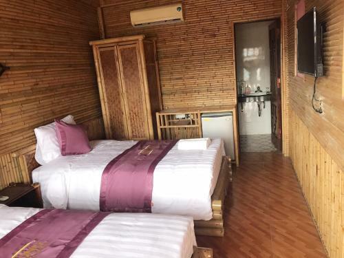 The Long Hotel