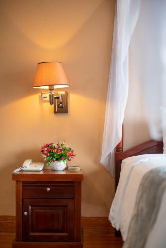 Hotel Phong Nha Lake House Resort
